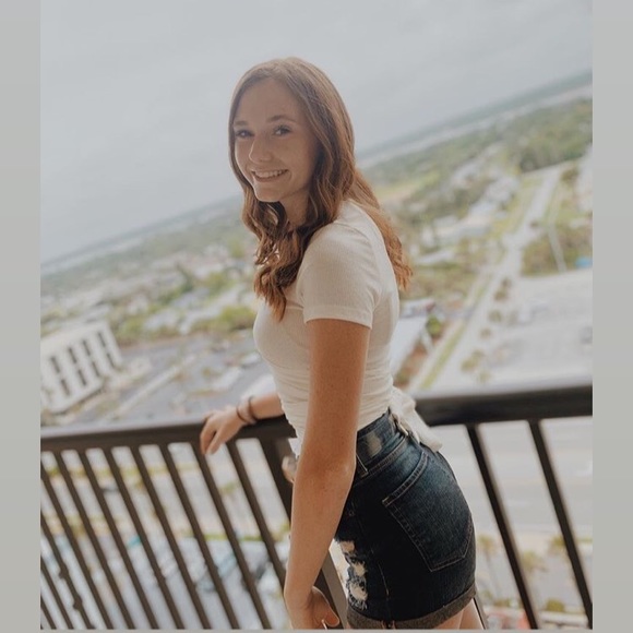 Meet your Posher, Kiersten - Picture 1 of 1